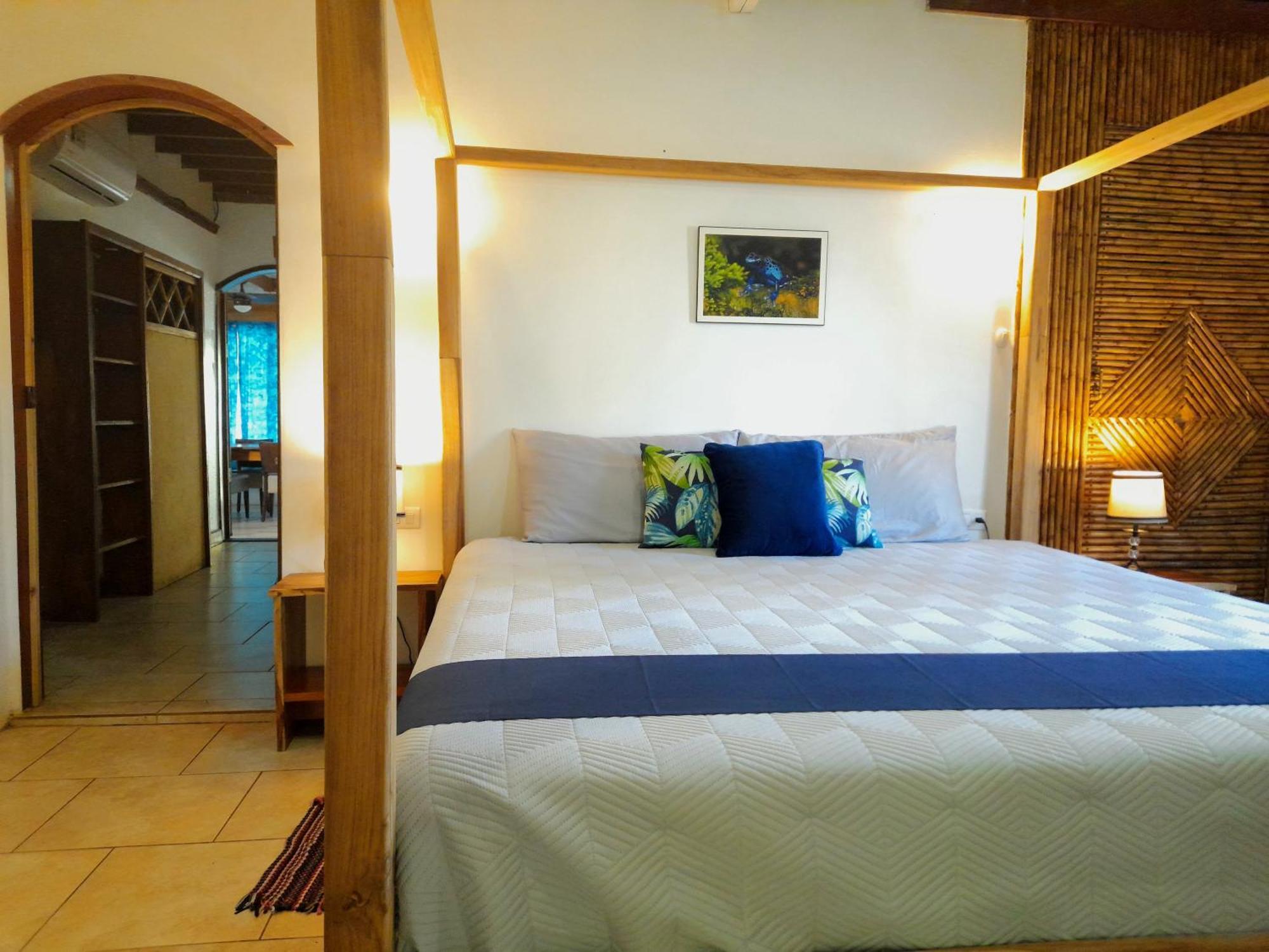 Casa Blanca Beachfront House With Shared Pool Access Pangea Lodge Manzanillo  Zewnętrze zdjęcie