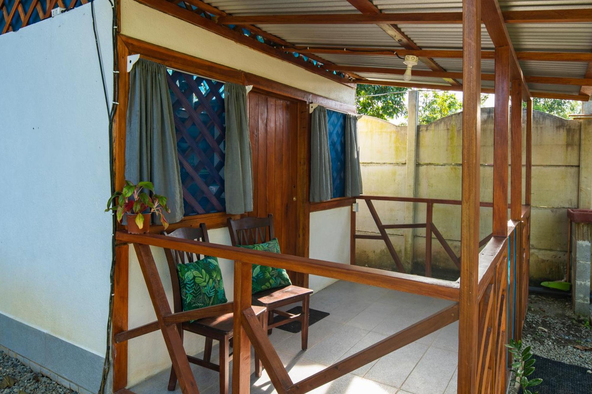 Casa Blanca Beachfront House With Shared Pool Access Pangea Lodge Manzanillo  Zewnętrze zdjęcie