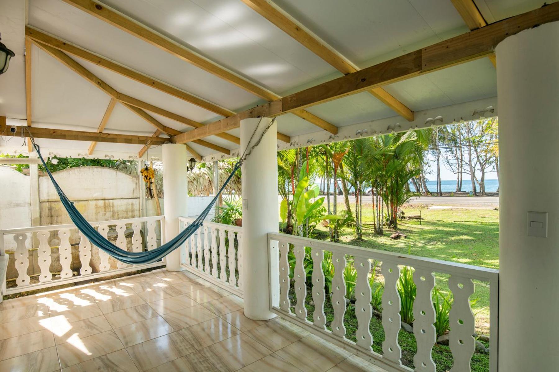 Casa Blanca Beachfront House With Shared Pool Access Pangea Lodge Manzanillo  Zewnętrze zdjęcie