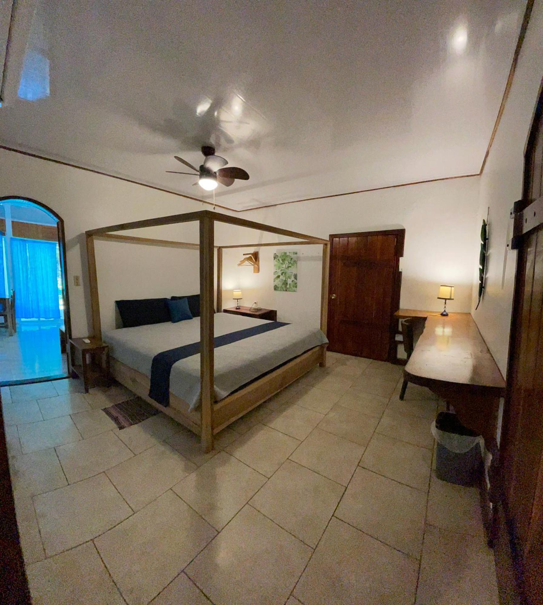 Casa Blanca Beachfront House With Shared Pool Access Pangea Lodge Manzanillo  Zewnętrze zdjęcie